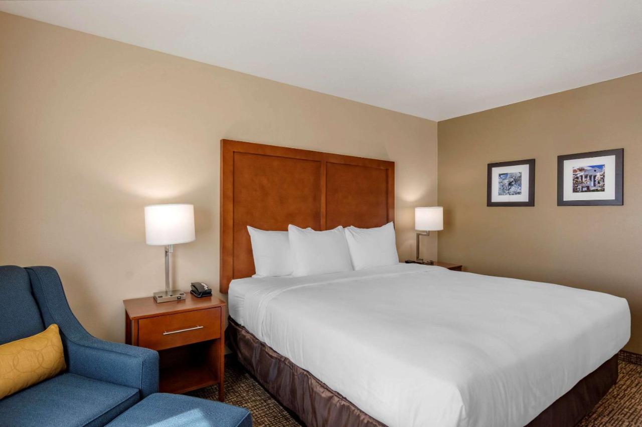 Comfort Inn & Suites Charlottesville Exterior foto
